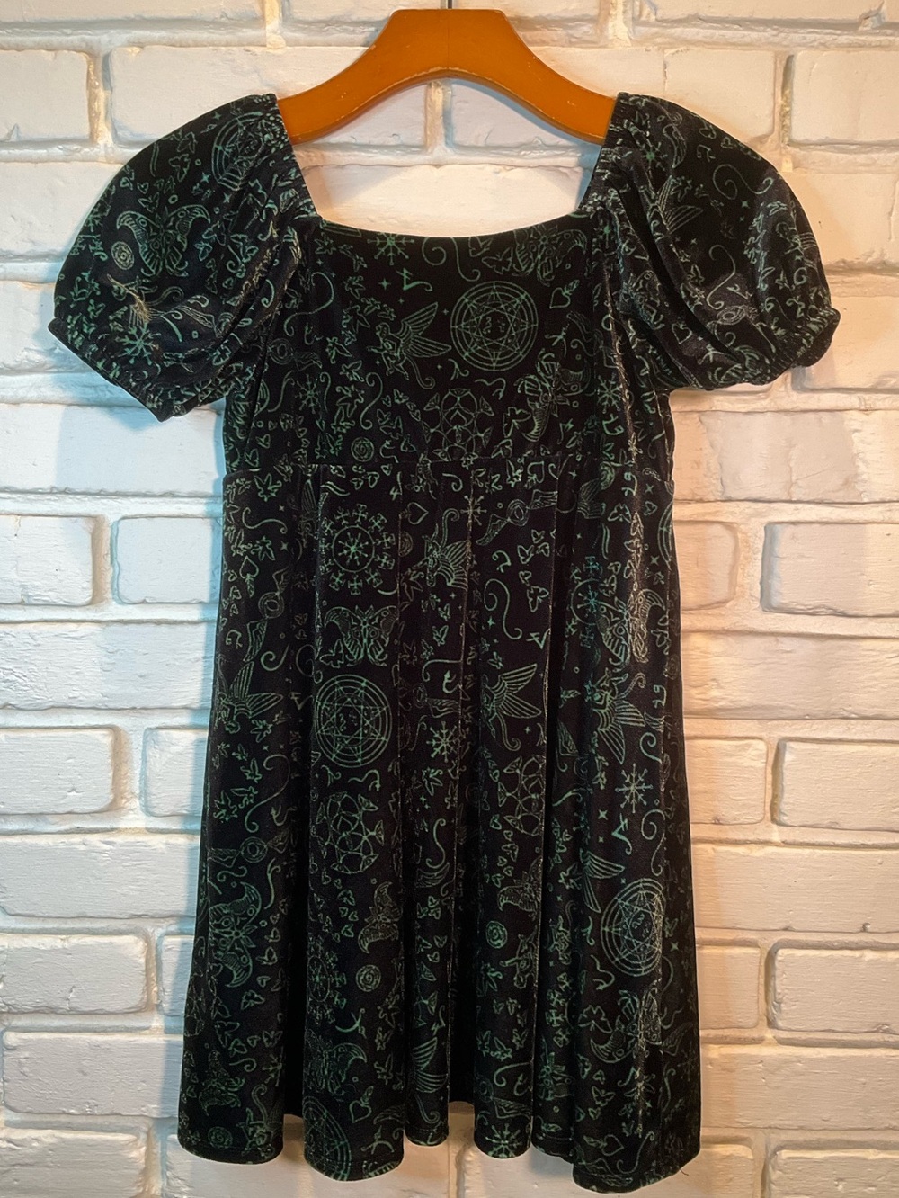 Wicked Universal Studios Black Green velour dress M/8